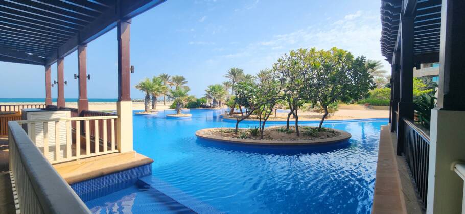 Área da piscina do Desert Islands Resort & Spa by Anantara