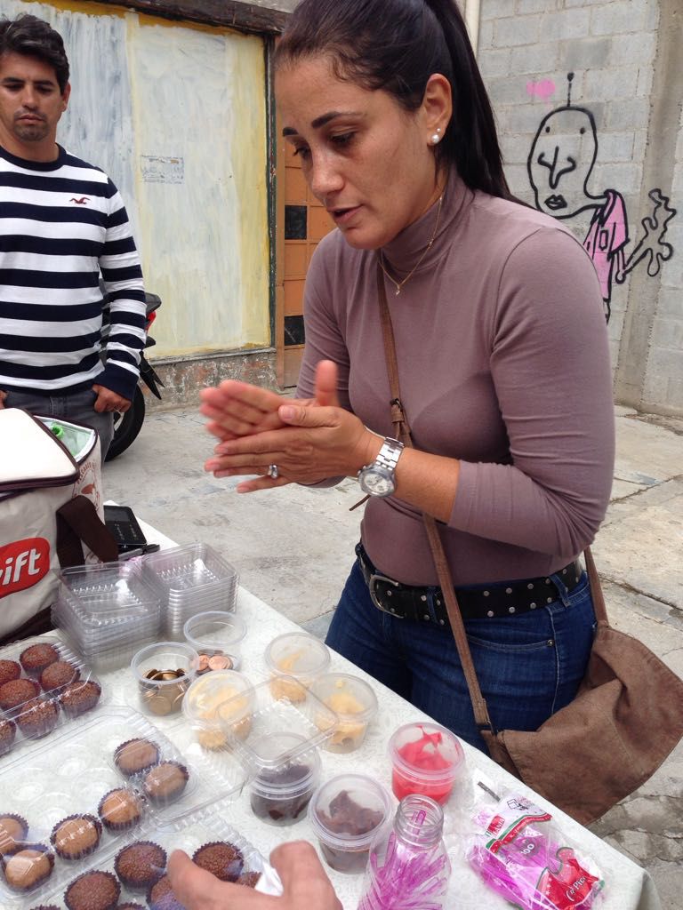 Os brigadeiros que surgiram como renda extra tornaram-se renda principal de Clea e do marido