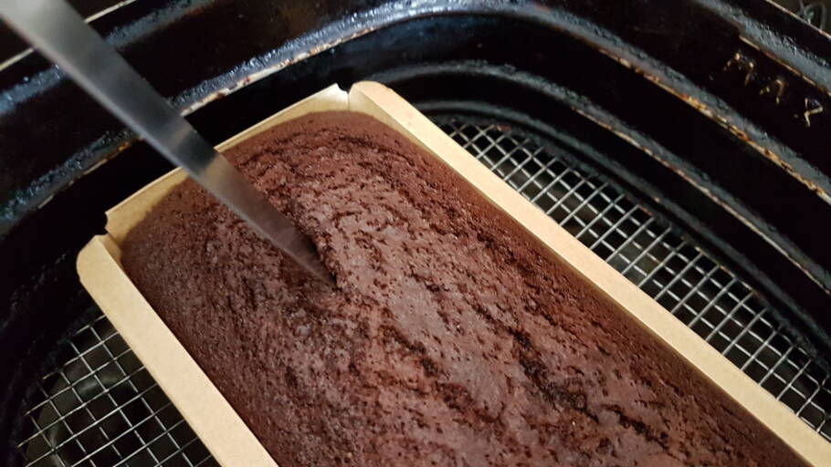 Brownie de chocolate na air fryer é prático, rápido e saboroso