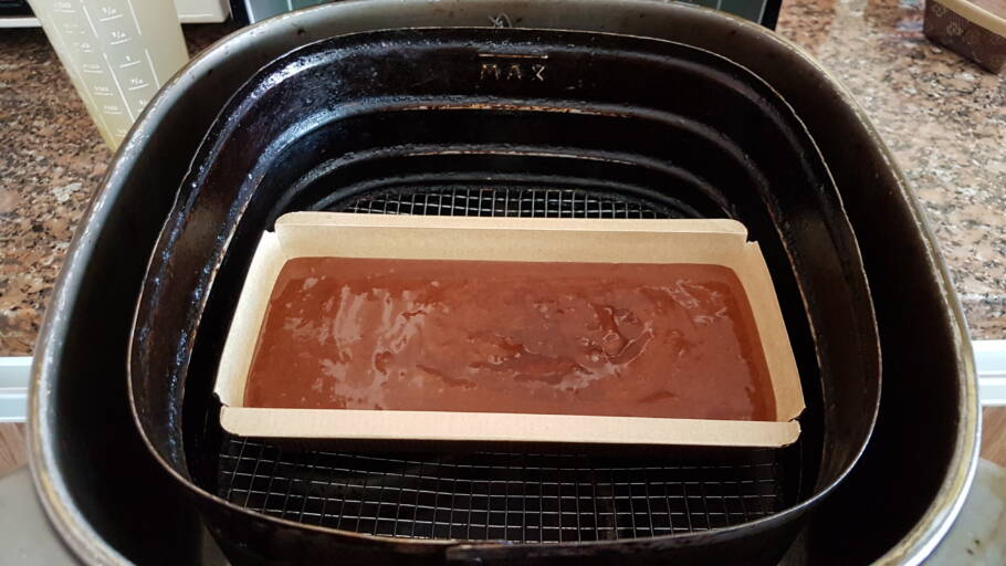 Brownie de chocolate na air fryer, ideal para quem quer praticidade