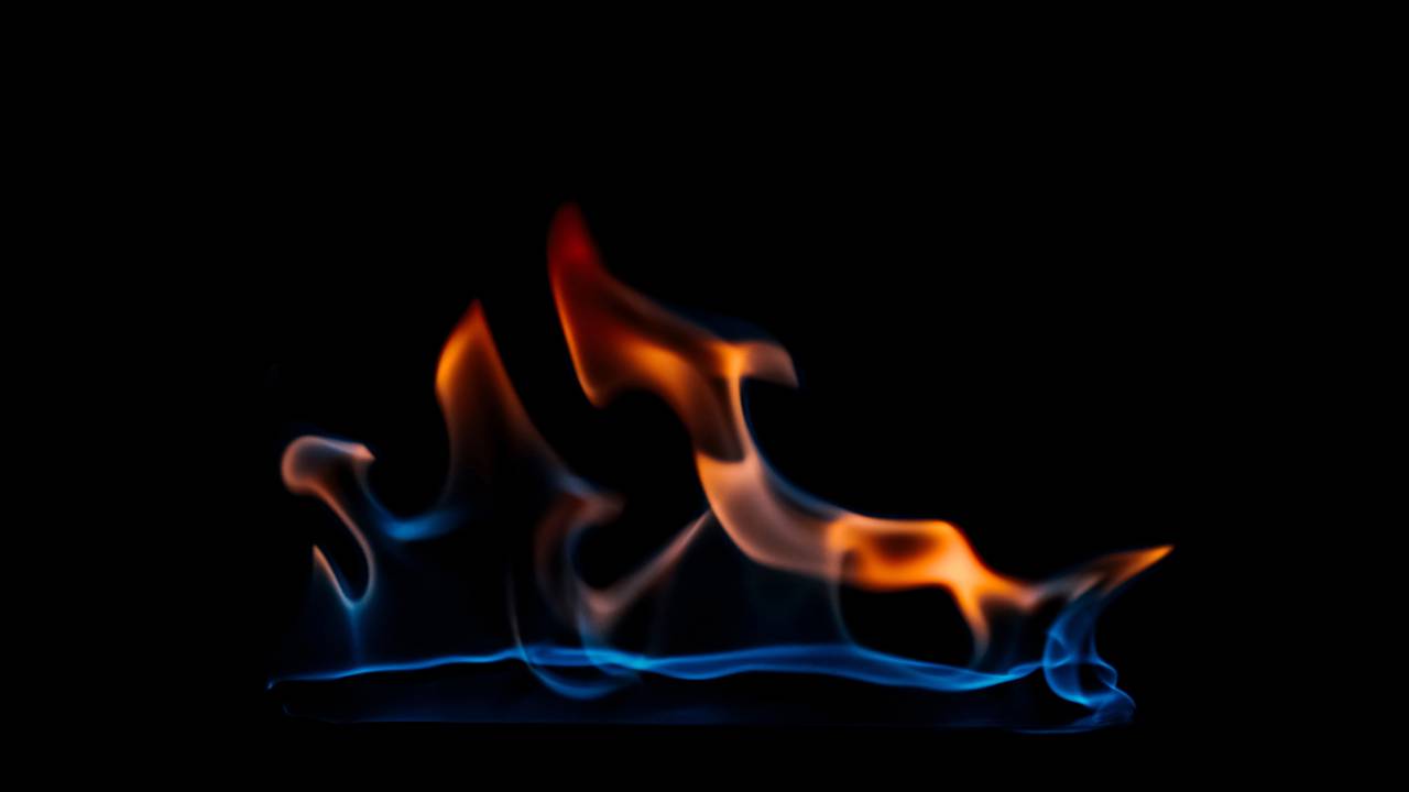 Sujeira ou vazamento? Veja o que significa a mudança repentina na cor do fogo e saiba quando é a hora exata de chamar a assistência técnica.