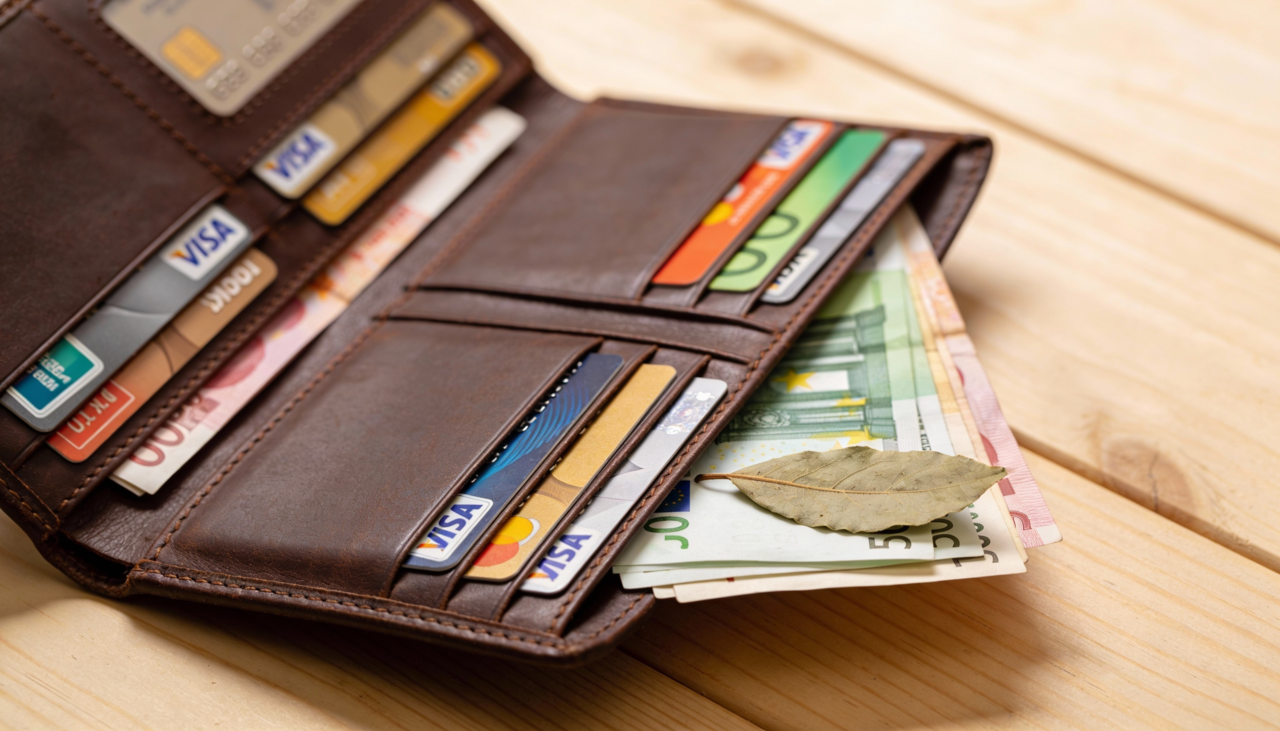 O uso do louro como símbolo de conquista e abundância tem raízes na cultura greco-romana