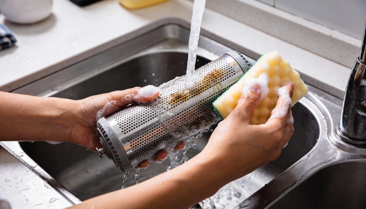 Ao contrário da limpeza rápida com pano úmido, o desengorduramento requer produtos capazes de dissolver resíduos oleosos