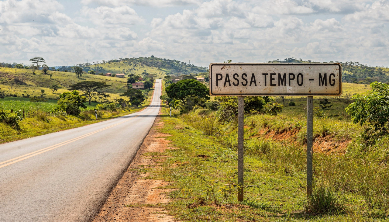 O Brasil abriga uma diversidade impressionante de localidades cujas denominações fogem totalmente do padrão convencional