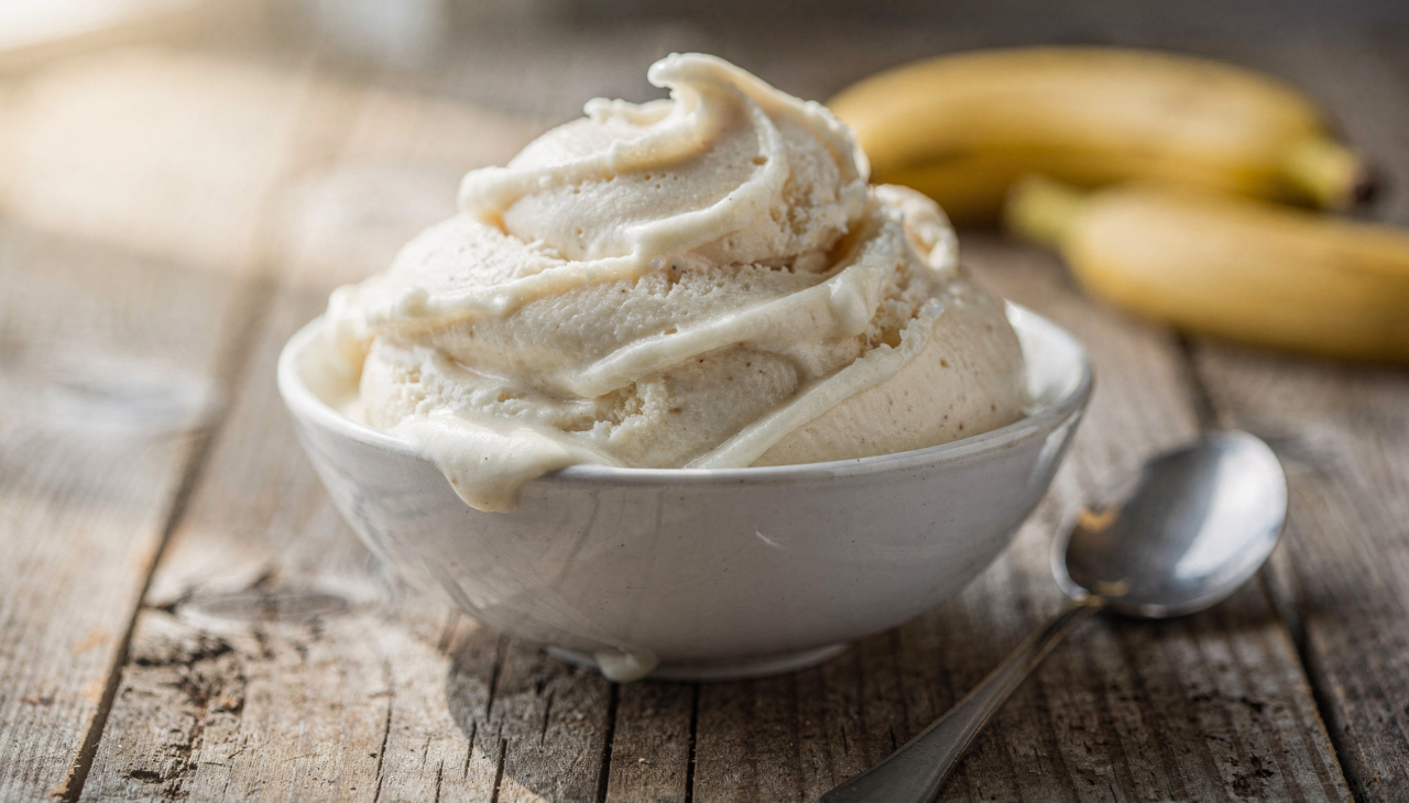 Algumas frutas apresentam características ideais para criar um sorvete com textura mais suave e consistente