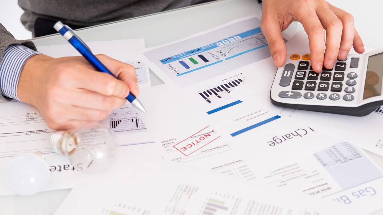 Saiba identificar quando o aquecimento do forno elétrico ou micro-ondas vira um risco de segurança para sua casa