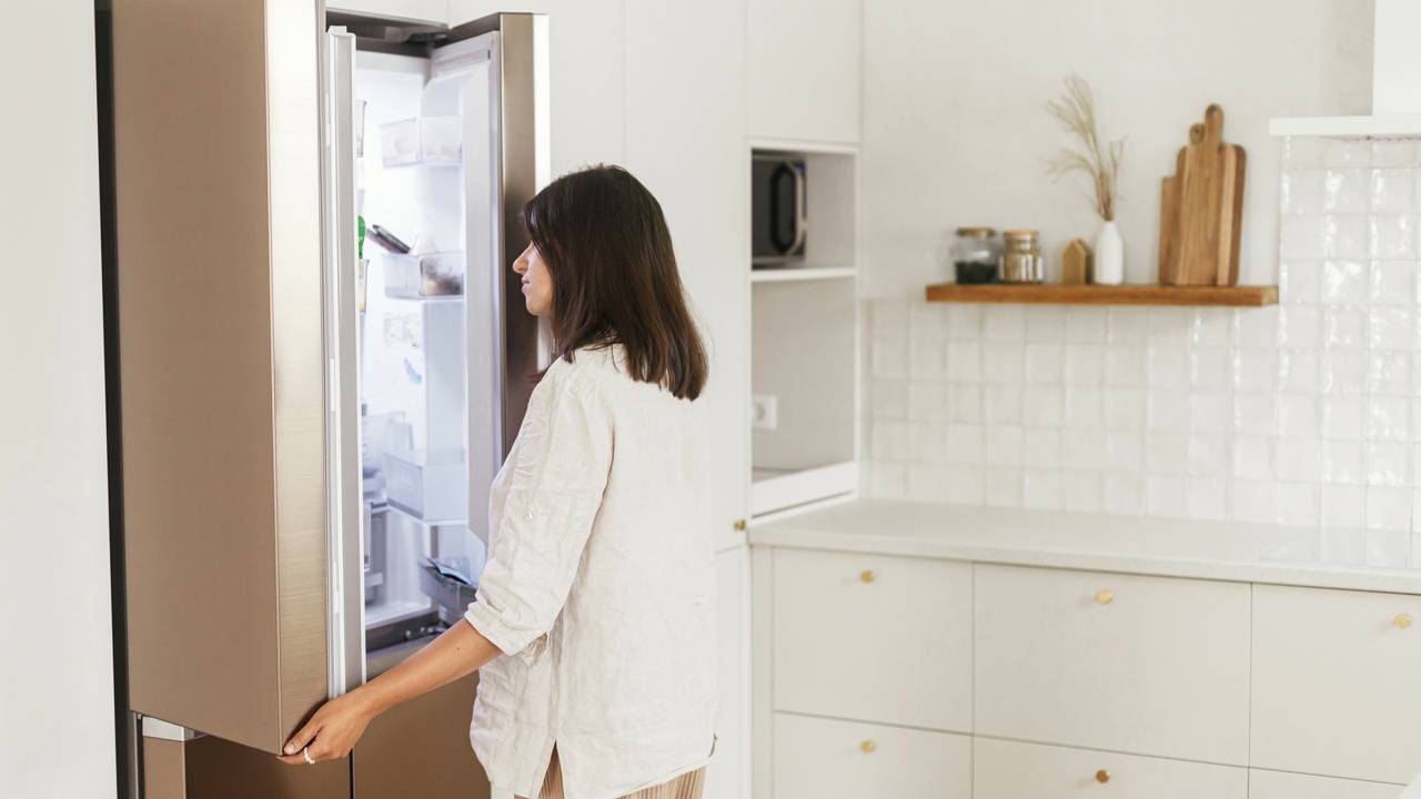 Veja como a instalação correta e a ventilação reduzem o consumo de energia da sua geladeira.