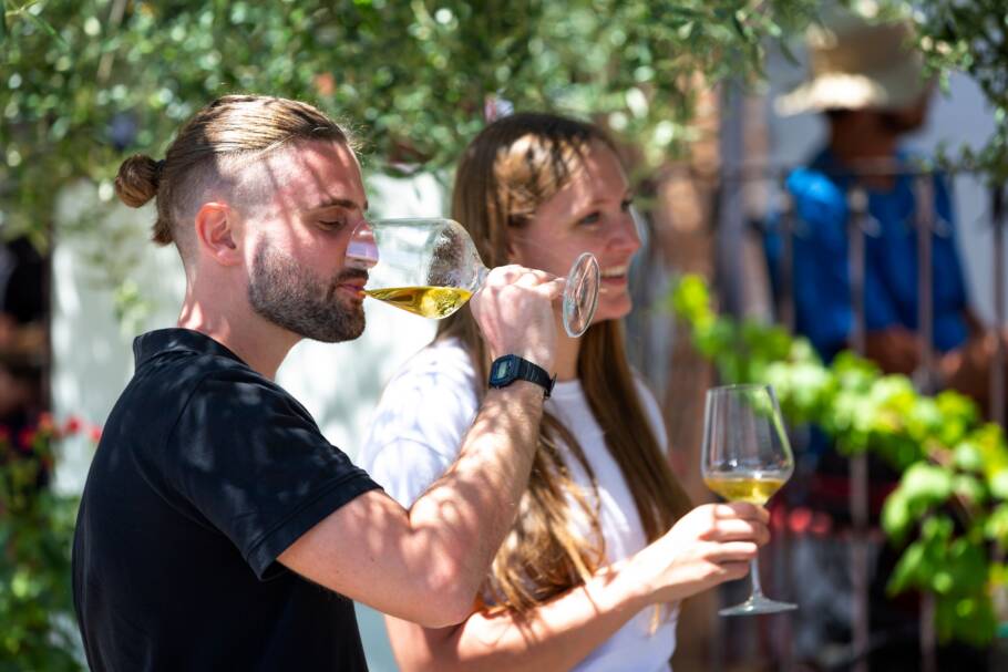 Pesquisa também revela quem toma a iniciativa na hora de planejar a viagem?