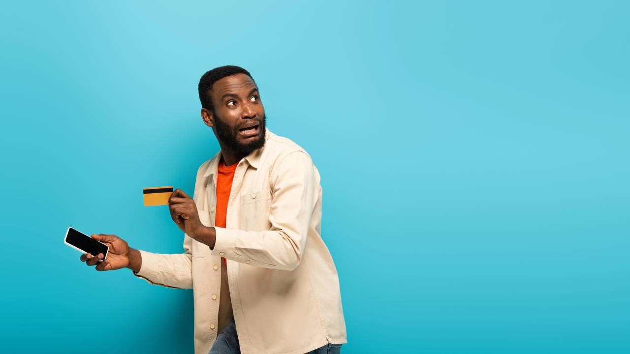 Economizar é bom, mas o excesso adoece. Saiba o que significa a mentalidade de escassez e aprenda a investir no seu bem-estar sem culpa.