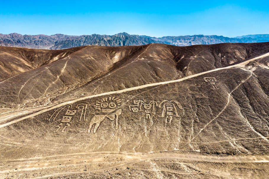 As famosas Linhas de Nasca, geoglifos feitos no solo do deserto de Sechura no sul do Peru