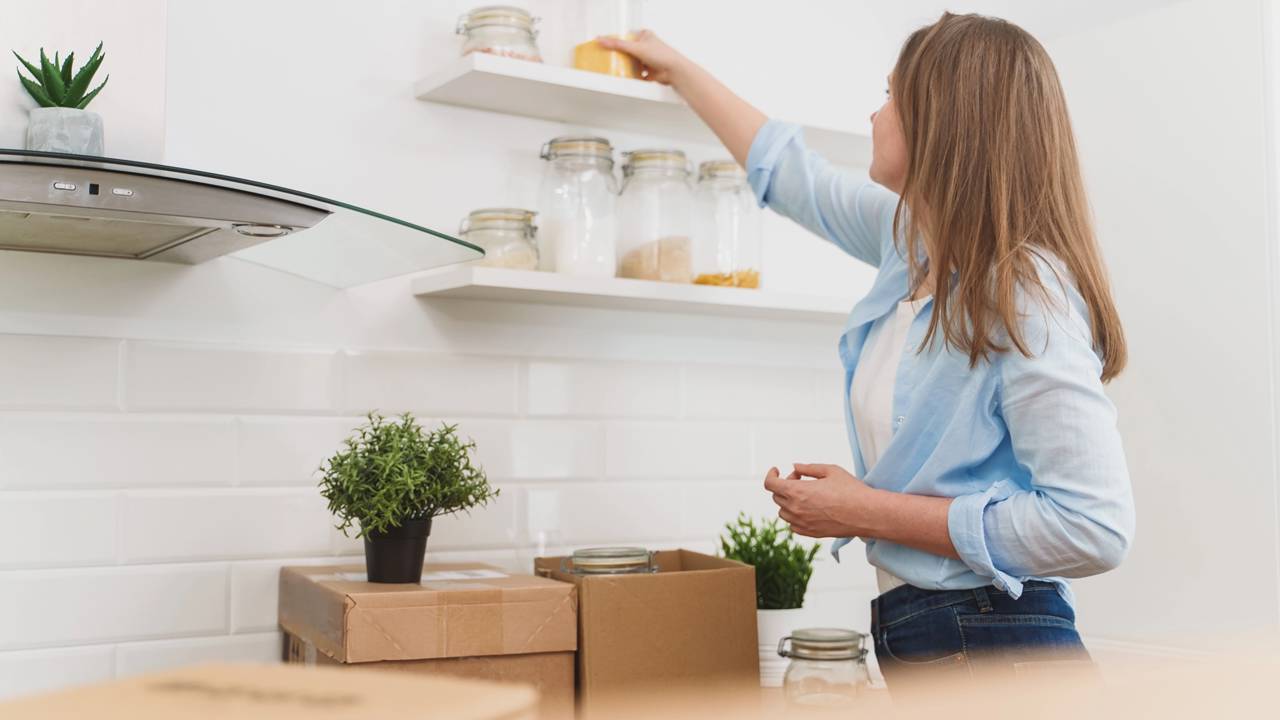 Sujou, limpou! Entenda como aplicar a famosa regra dos 5 segundos na sua rotina e nunca mais passe o fim de semana esfregando o fogão.