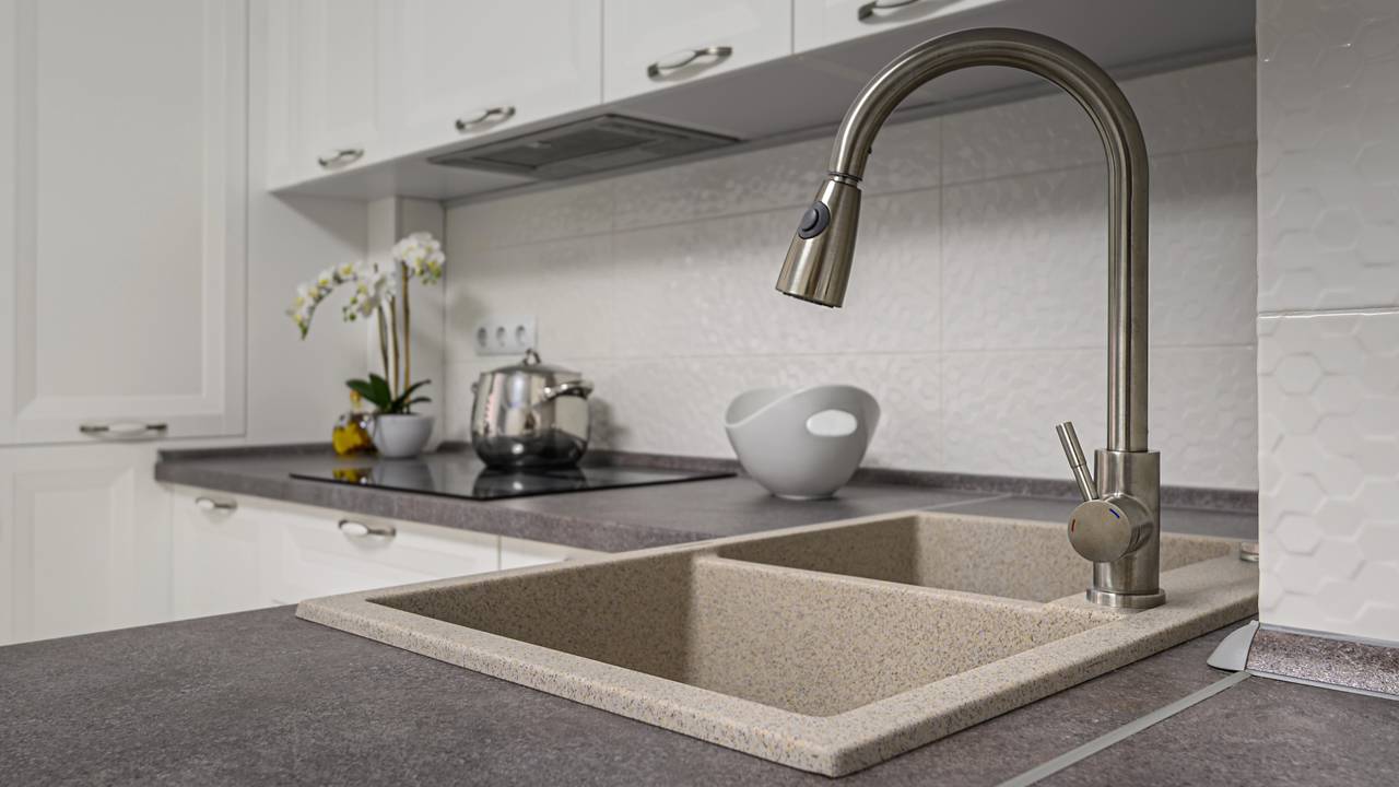 Avalie o espaço, o peso e a segurança antes de instalar uma banheira. Confira dicas para evitar acidentes e garantir um banho relaxante.