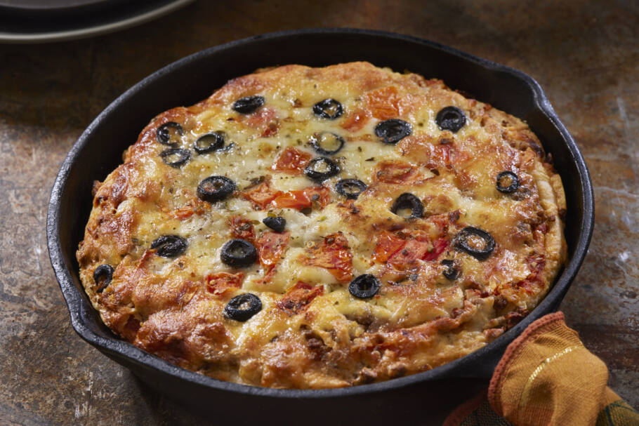 Descubra o truque da frigideira com água para salvar a pizza do dia seguinte