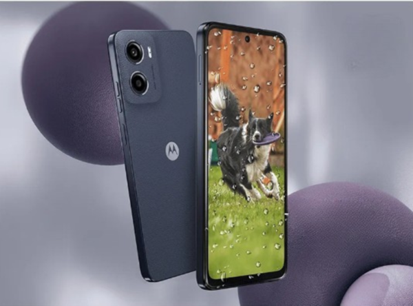 O Moto G05 sai por R$697,90 na promoção