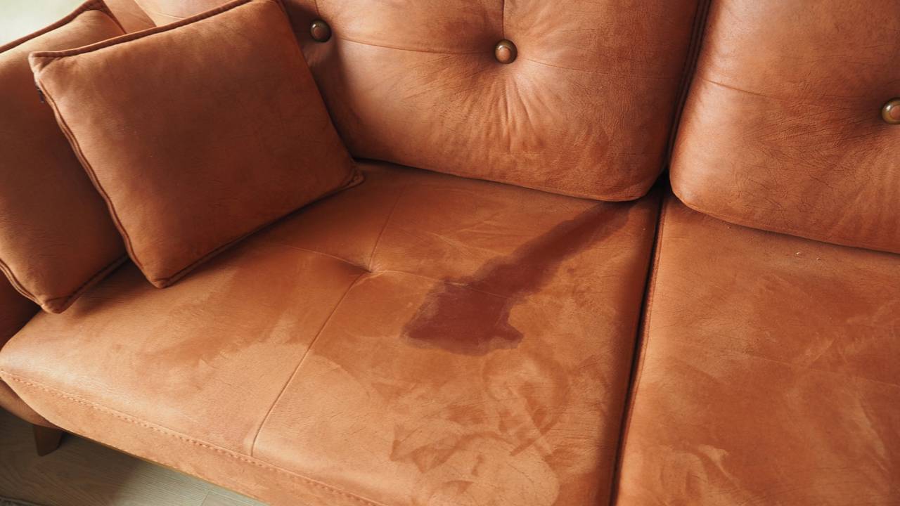 Aprenda a como higienizar seu sofá em casa