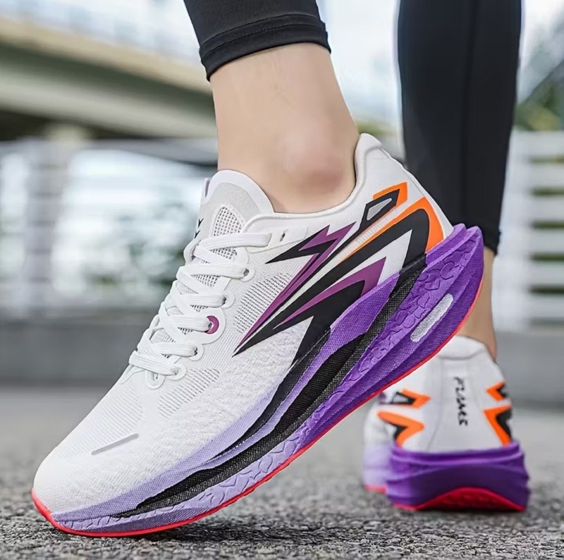 Tênis de corrida Flame 1917 custa R$204,02 na Temu