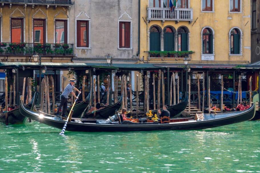 Pesquisa confirma que viajar juntos continua sendo um dos testes mais reveladores em um relacionamento