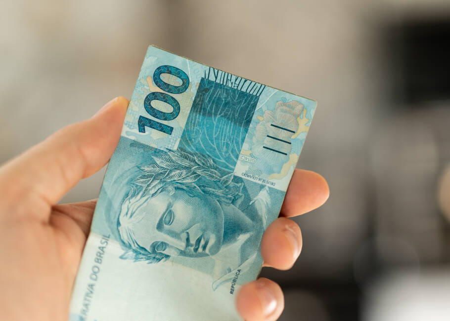 Mesmo investindo apenas R$100 por mês, o tempo pode se tornar um grande aliado