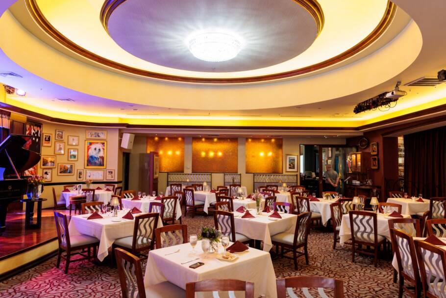 Salão do Lorenzo’s, localizado no hotel Hilton Garden Inn New York/Staten Island