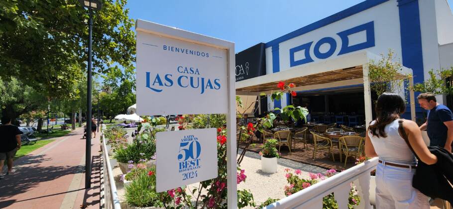 Casa Las Cujas, no bairro de Vitacura, evoca o clima do litoral chileno