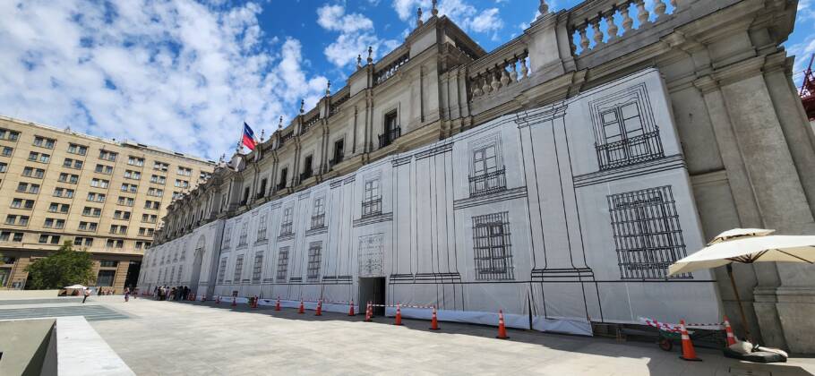 Palácio de La Moneda, atual sede da presidência do Chile. que está passando por uma reforma