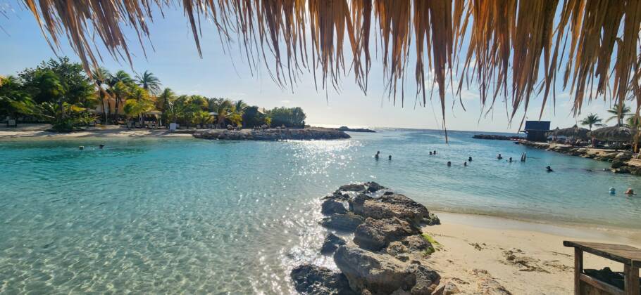 Mambo Beach é a praia mais movimentada de Curaçao
