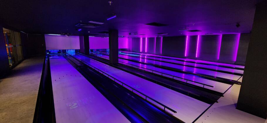 Boliche com seis pistas é uma das opções para diversão