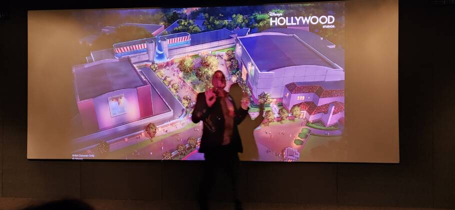 Tom explica como a Disney cria os shows ao vivo dos parques