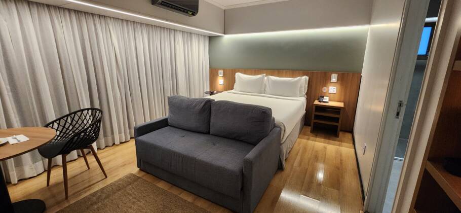 O amplo e prático quarto do INNSiDE Iguatemi