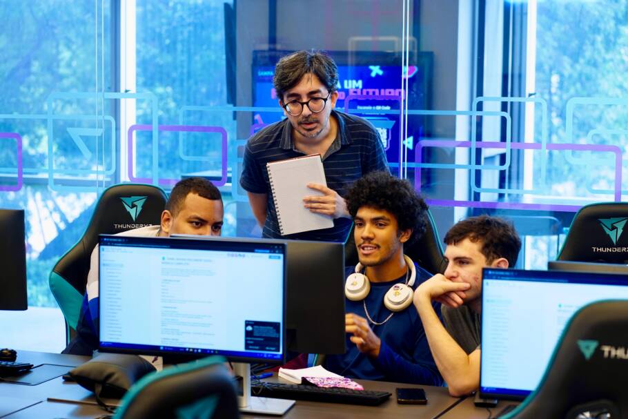 Alunos frequentam as aulas no Hub Sampa Games, no Centro de SP