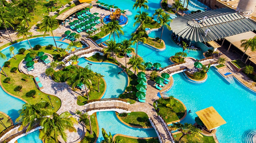 Vista do complexo de piscinas do Blue Tree Thermas de Lins
