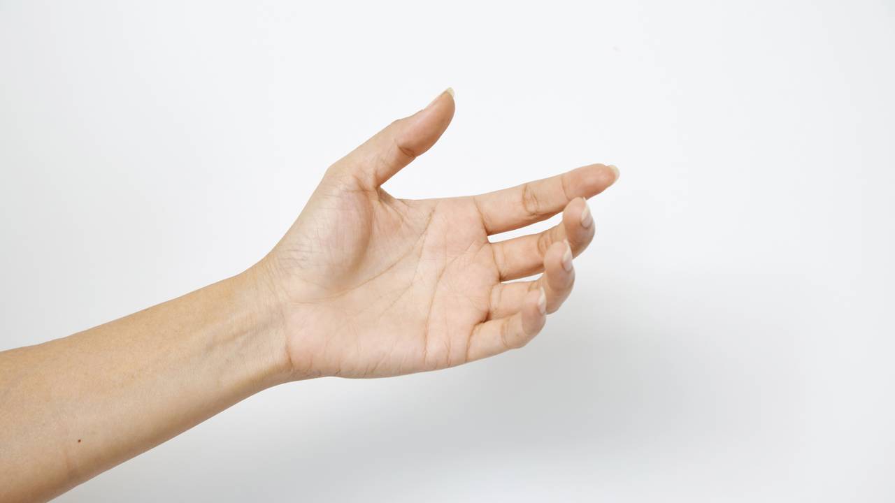 Linhas da vida, cabeça e coração: veja como a junção dos sulcos palmares forma o famoso M e o que isso revela.