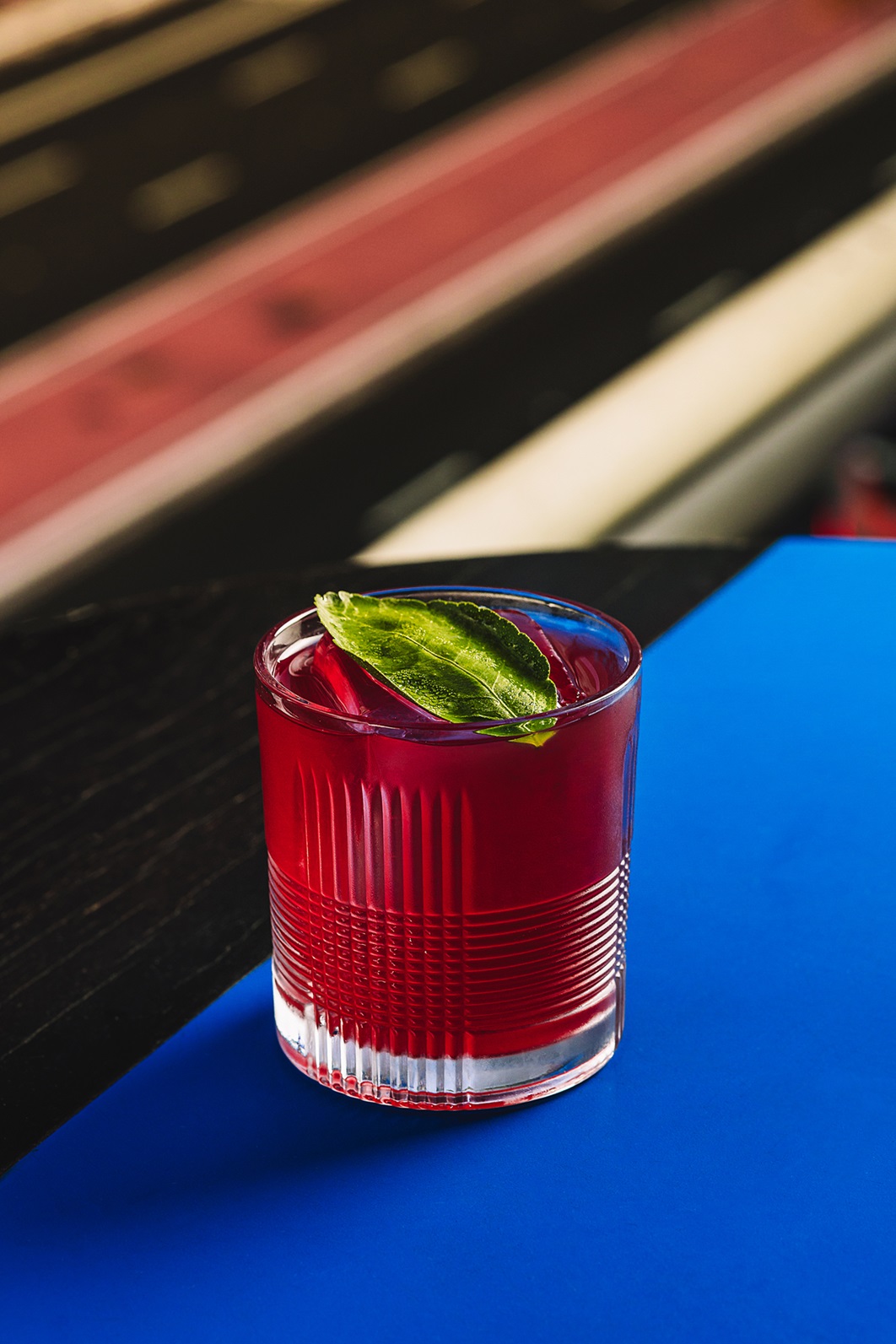 Outra opção no Blue Note São Paulo é o drink Carmen (R$35) preparado com cachaça famigerada, porto tawny sandeman, xarope de especiarias,suco de limão, hibisco