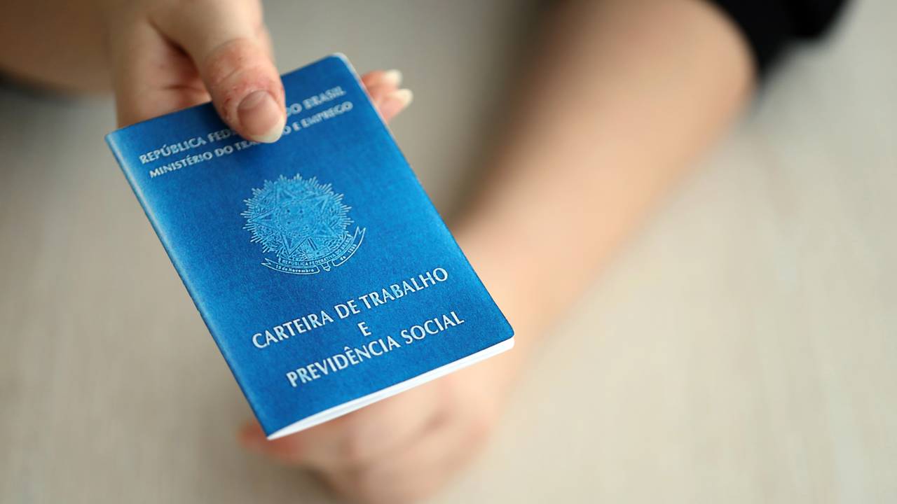 Guia de custos trabalhistas MEI 2026: aprenda a calcular o impacto real do salário e encargos no seu faturamento para contratar com segurança e inteligência.