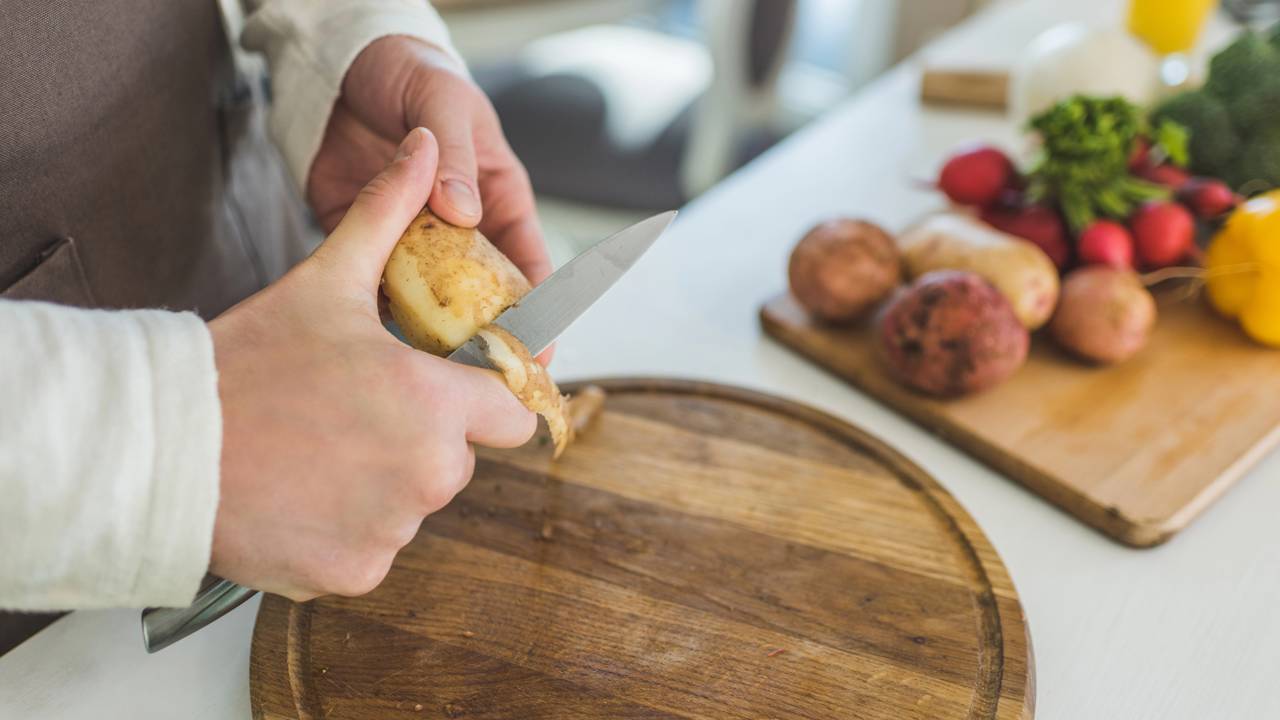 Saiba por que a batata é o segredo ancestral para suavizar marcas de acne e inchaço matinal com eficácia comprovada