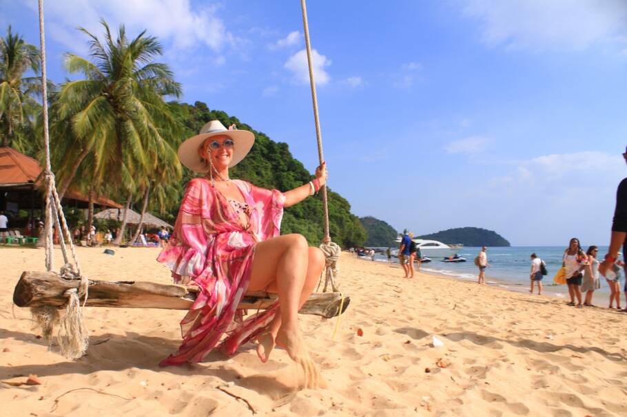 Catia Frias durante passeio "Elas Viajam"na Tailândia