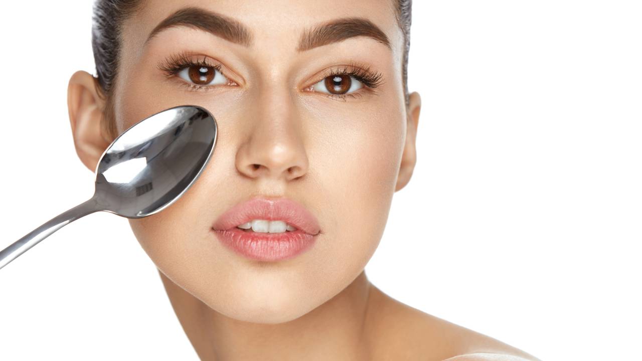 Por que você deve congelar colheres de chá e como usá-las do jeito certo de manhã?