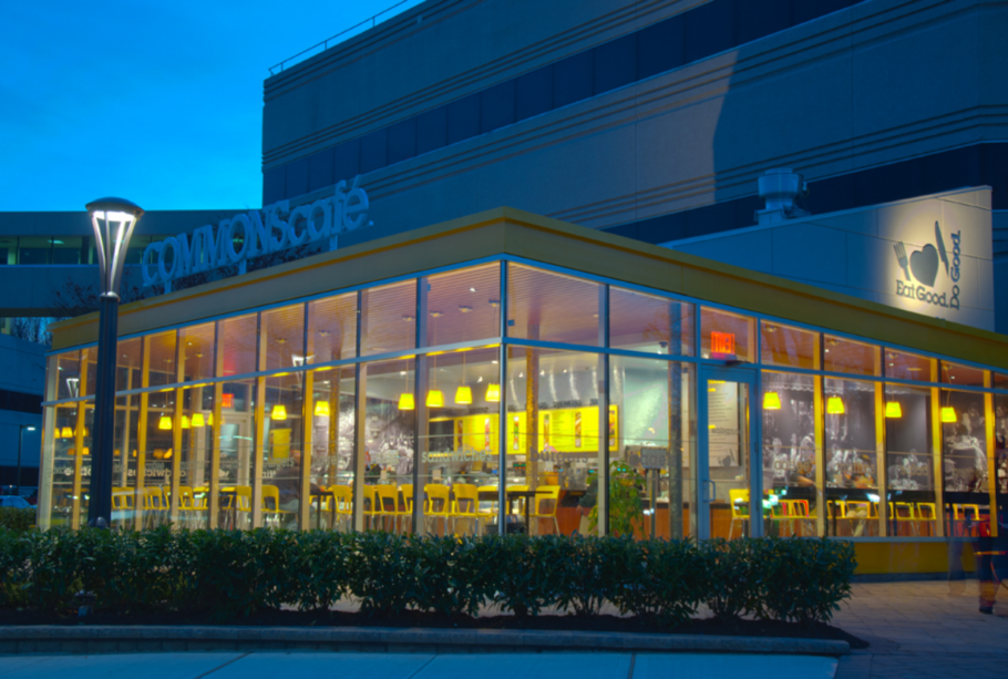 Fachada do Commons Café, em Staten Island