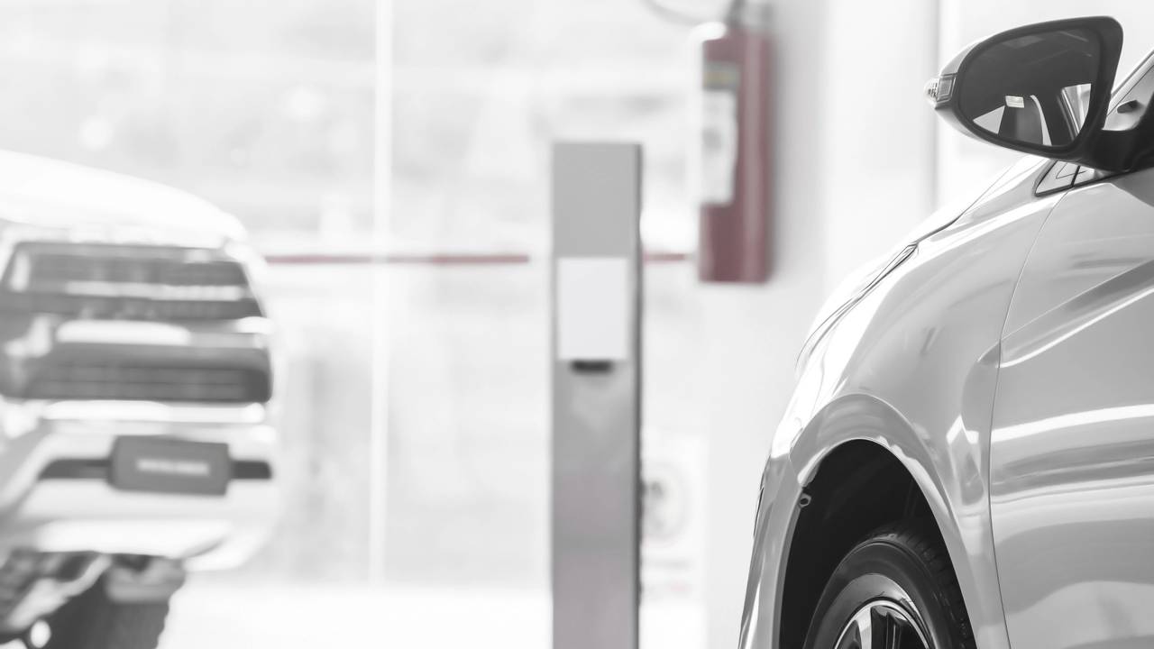 Cansado de pagar o preço de dois carros para ter apenas um? Entenda como os juros do financiamento podem corroer seu patrimônio e saiba quando ele é um erro.