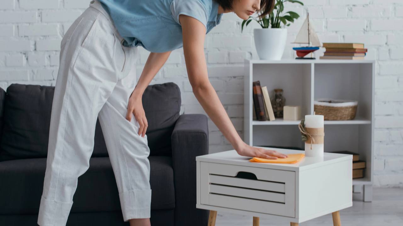 Salas pequenas: como usar mesas auxiliares modulares para ganhar espaço e funcionalidade no seu living.