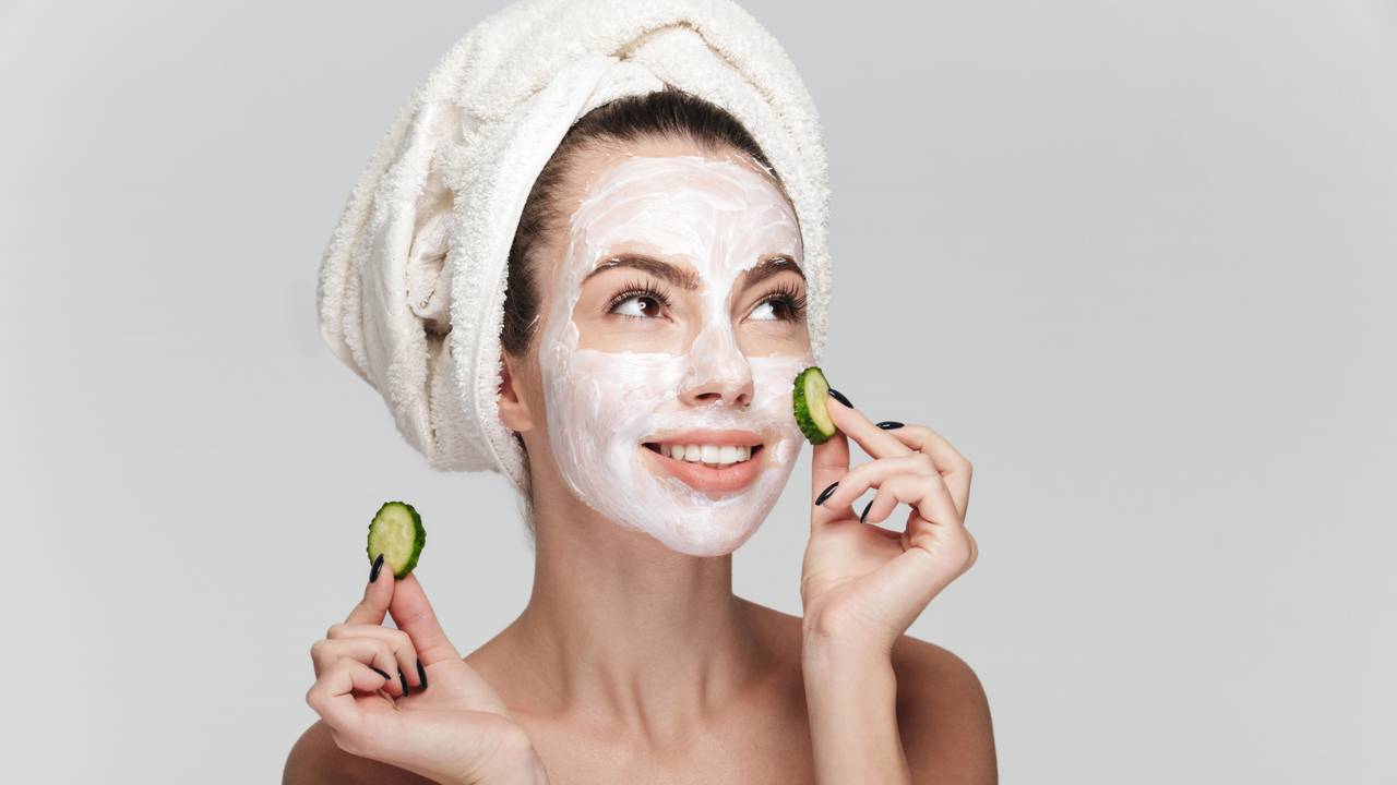 Identifique se o seu novo produto está “estragando” sua pele em apenas 2 minutos. Confira o checklist de sintomas e aprenda a introduzir ácidos na rotina sem sofrimento.