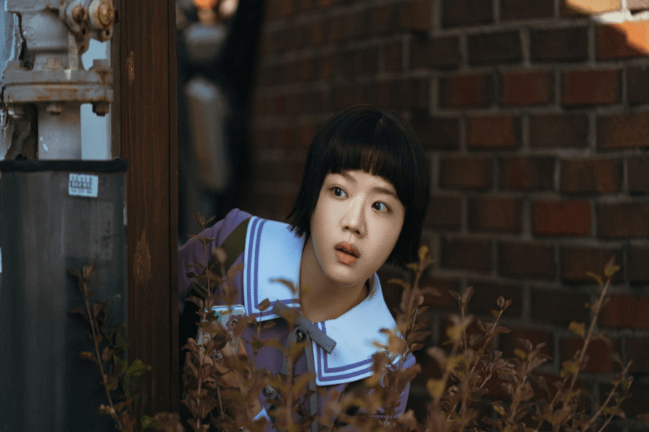 Em “Absolute Value of Romance”, uma estudante vê suas histórias ganharem vida ao se envolver em situações inspiradas por sua própria imaginação (Imagem: Reprodução digital | COUPANG TV)