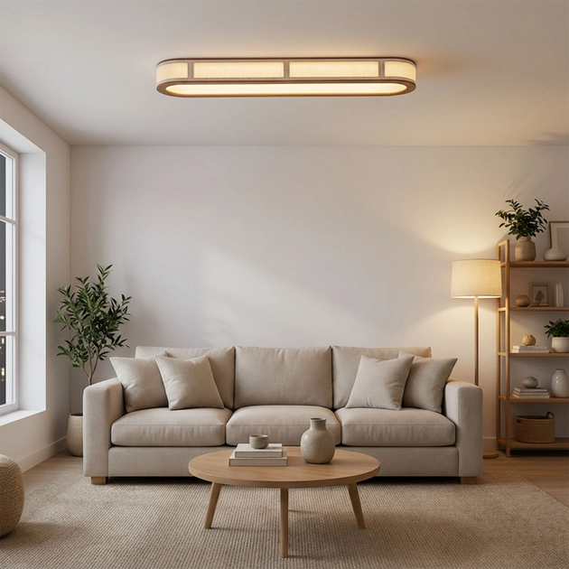 Plafon, da marca Madelustre, com temperatura de cor quente (3000K) e produzido em madeira e palha sintética, para trazer a sensação de aconchego