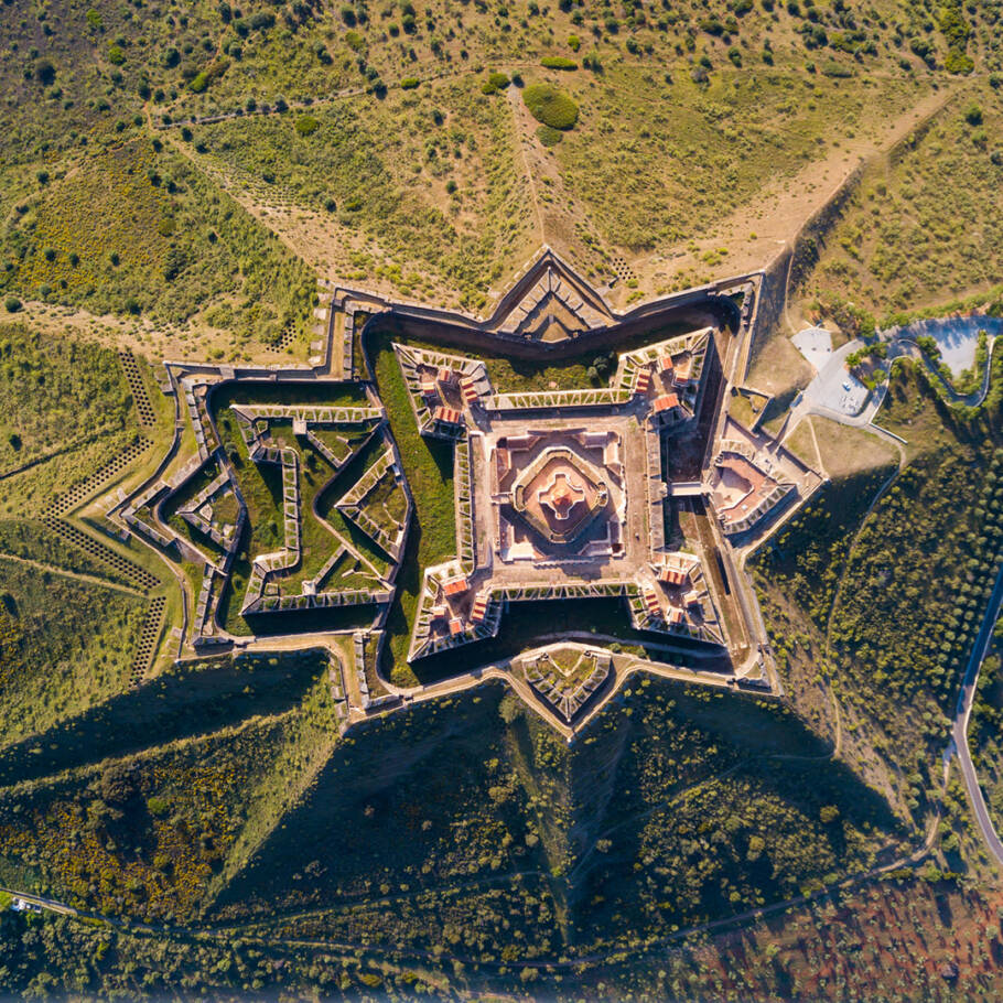 Vista da cidade fortificada de Elvas, no Alentejo