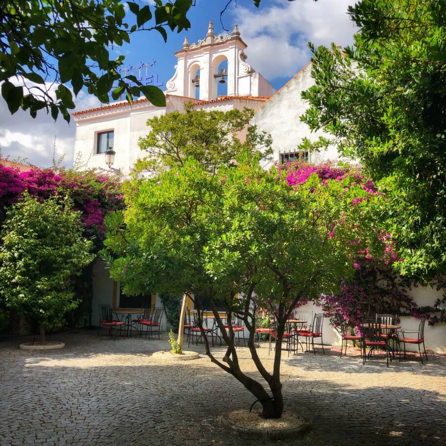 Elvas preserva um patrimônio religioso composto por cerca de quarenta igrejas e conventos