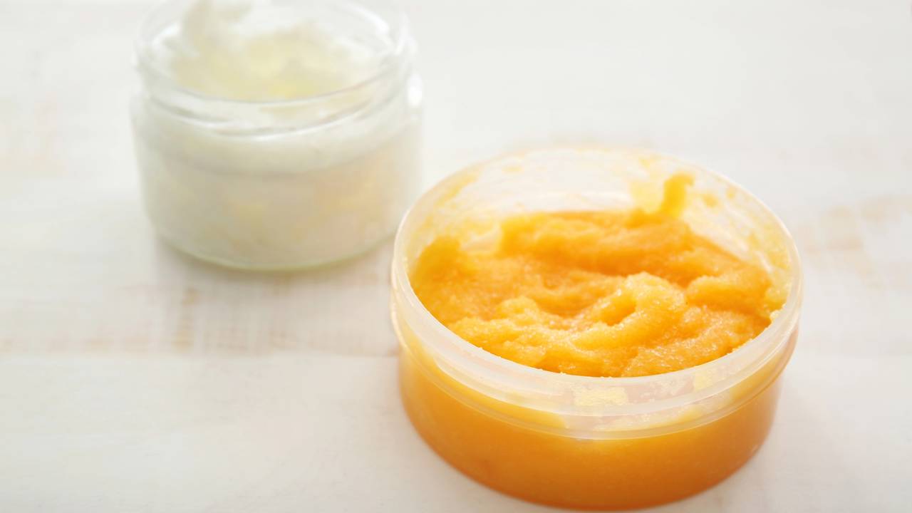 O segredo da mistura caseira que remove células mortas em segundos.