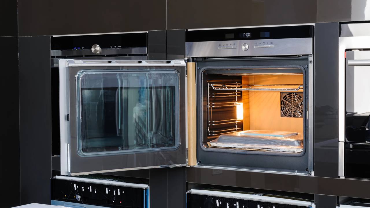 O erro ‘inocente’ que está derretendo o seu forno elétrico por dentro