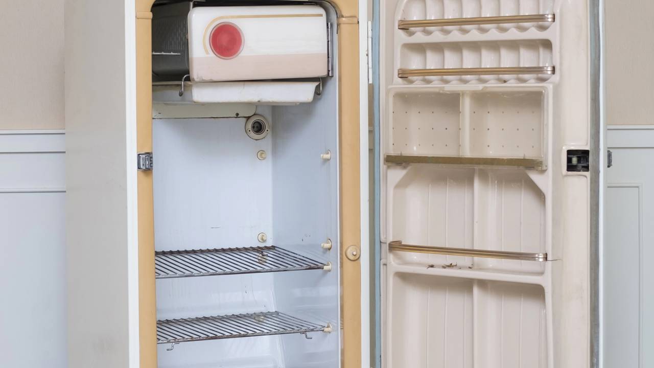 Aprenda a reaproveitar eletrodomésticos quebrados em apenas 2 minutos. Veja dicas rápidas de limpeza, pintura e adaptação para criar organizadores práticos e sustentáveis.