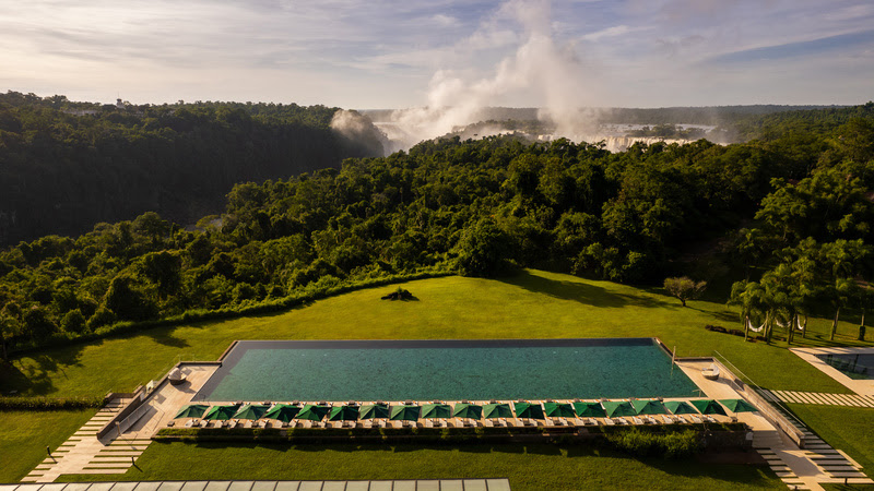 A piscina do Gran Meliá Iguazú, único hotel localizado dentro do Parque Nacional Iguazú