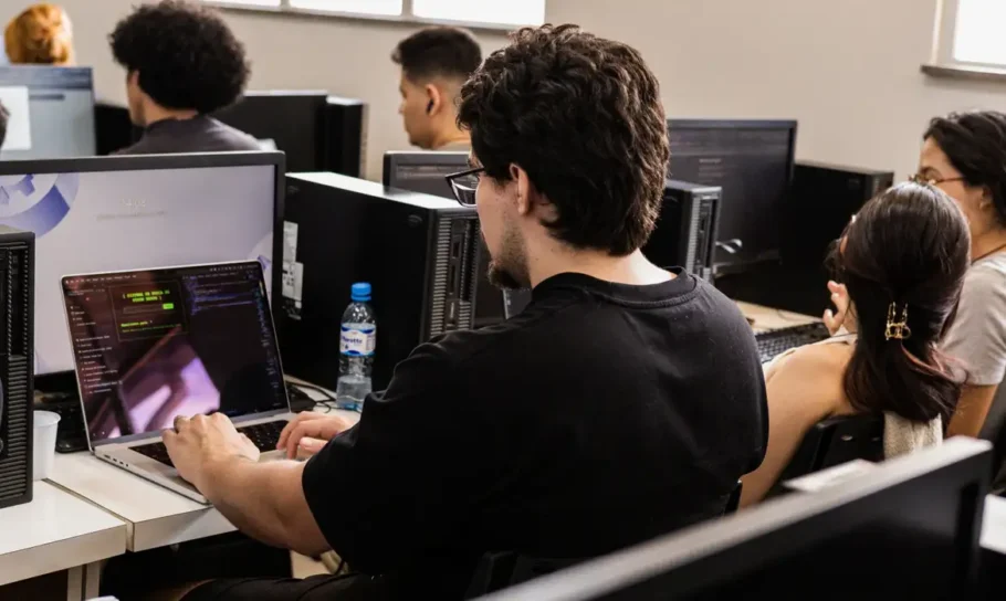 Não há pré-requisito para participar do programa gratuito Hackers do Bem; saiba como se inscrever